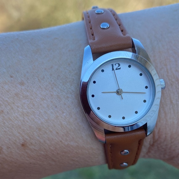 Tan faux leather Fashion watch w/ tiny stud accents New in box - Picture 10 of 10